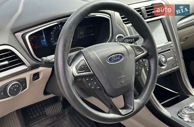 Седан Ford Fusion 2017 в 