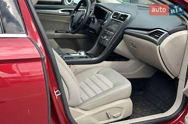 Седан Ford Fusion 2017 в 