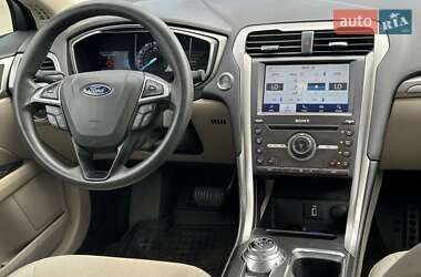 Седан Ford Fusion 2017 в 