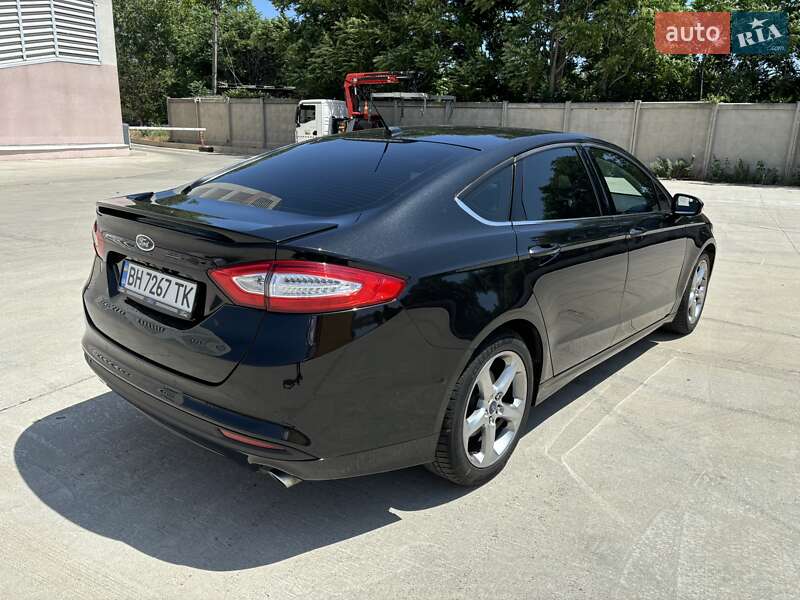 Седан Ford Fusion 2014 в 