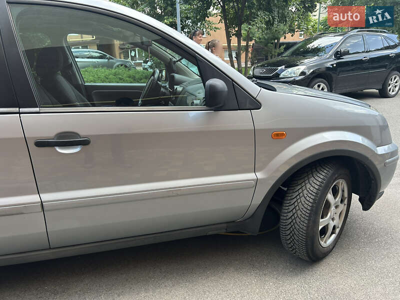 Хэтчбек Ford Fusion 2005 в Киеве