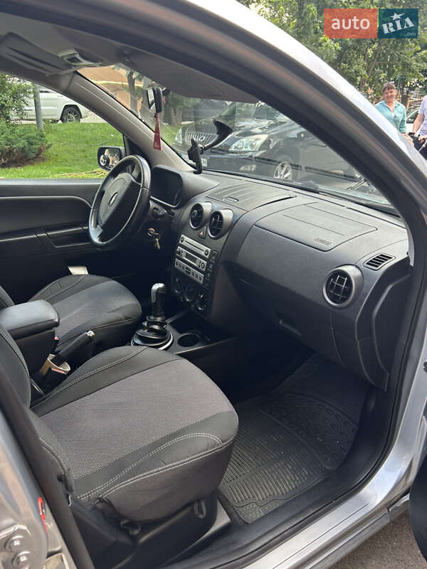 Хэтчбек Ford Fusion 2005 в Киеве