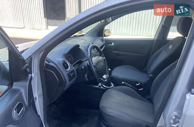 Хэтчбек Ford Fusion 2010 в 