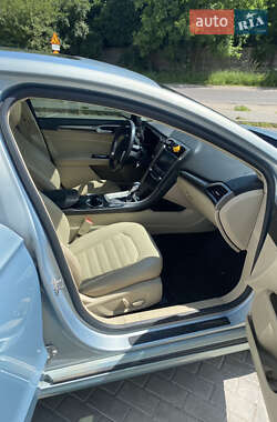 Седан Ford Fusion 2014 в 
