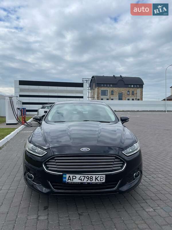 Седан Ford Fusion 2015 в 