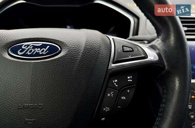 Седан Ford Fusion 2017 в 