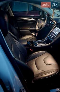 Седан Ford Fusion 2013 в 