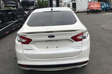 Седан Ford Fusion 2013 в 