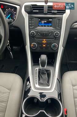 Седан Ford Fusion 2015 в 