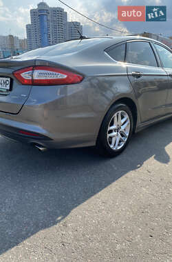 Седан Ford Fusion 2013 в 
