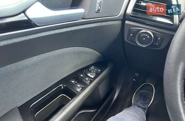 Седан Ford Fusion 2015 в 