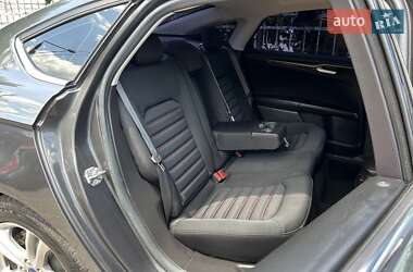Седан Ford Fusion 2015 в 