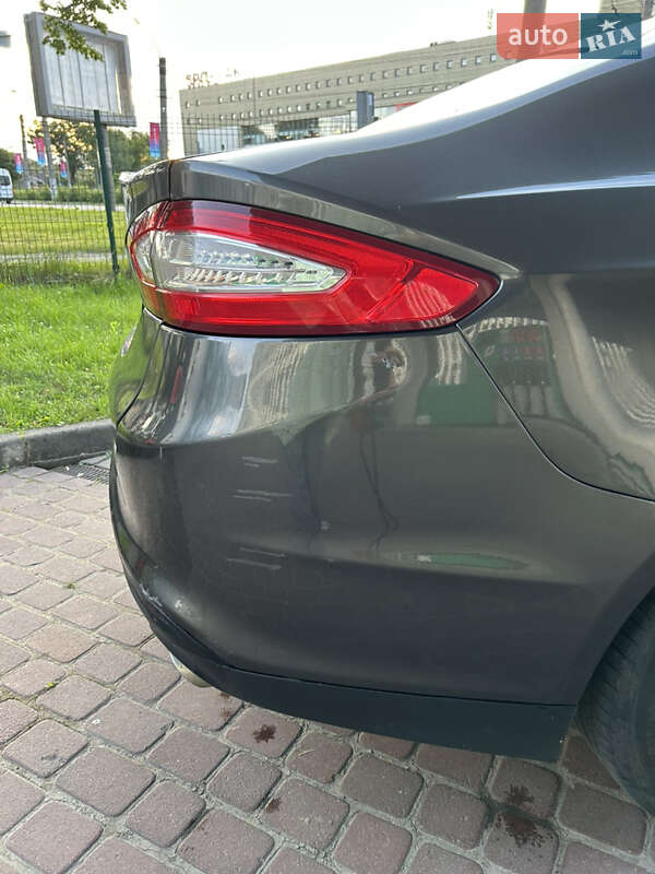 Седан Ford Fusion 2015 в Львові