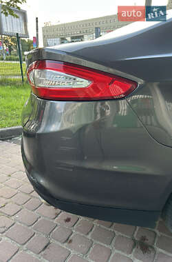 Седан Ford Fusion 2015 в 