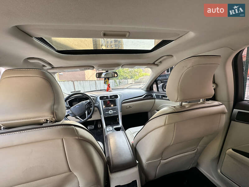 Седан Ford Fusion 2017 в 
