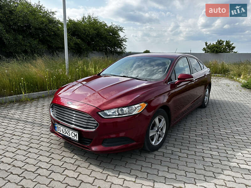 Седан Ford Fusion 2015 в 