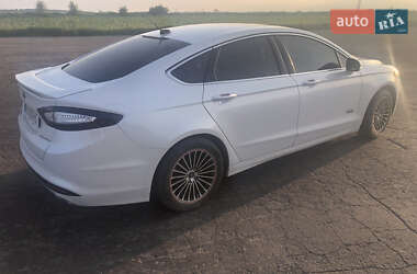 Седан Ford Fusion 2016 в 