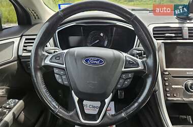 Седан Ford Fusion 2016 в 