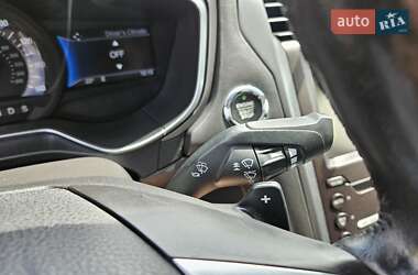 Седан Ford Fusion 2016 в 