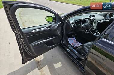 Седан Ford Fusion 2016 в 