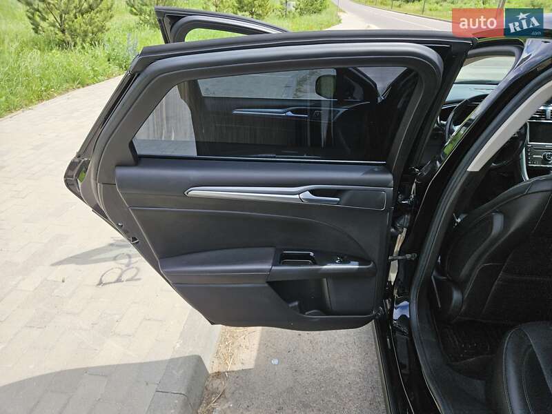 Седан Ford Fusion 2016 в Гоще