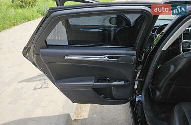 Седан Ford Fusion 2016 в 