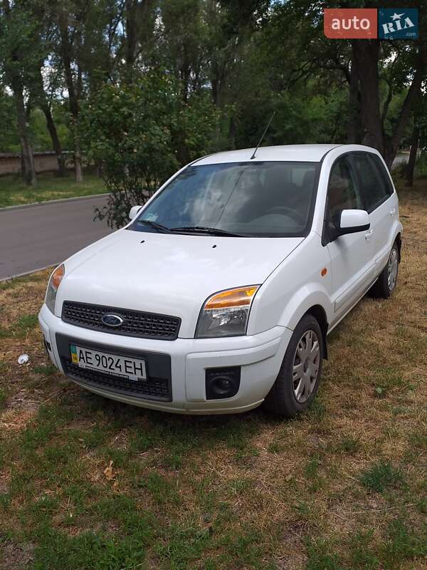 Хэтчбек Ford Fusion 2010 в 