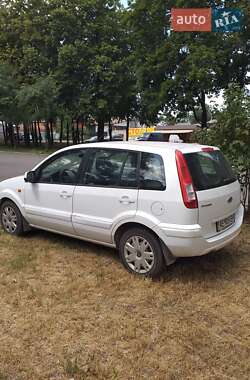 Хэтчбек Ford Fusion 2010 в 
