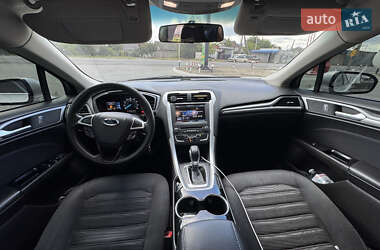 Седан Ford Fusion 2016 в 