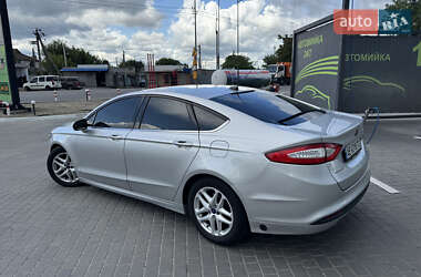 Седан Ford Fusion 2016 в 
