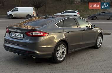 Седан Ford Fusion 2014 в 