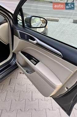 Седан Ford Fusion 2014 в 