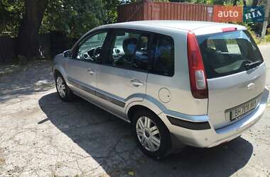Хэтчбек Ford Fusion 2006 в 