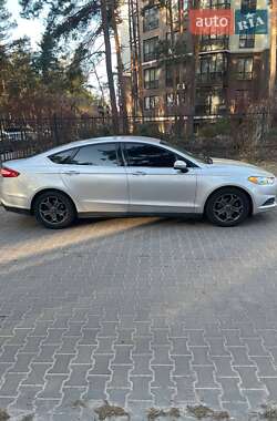 Седан Ford Fusion 2015 в 