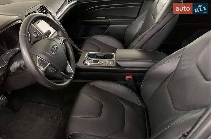 Седан Ford Fusion 2018 в Львове