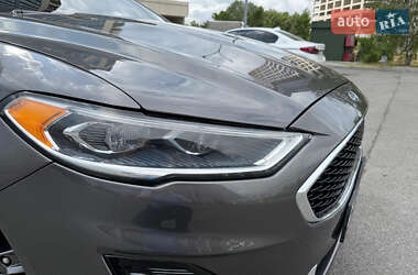 Седан Ford Fusion 2019 в 