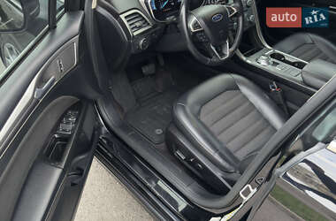 Седан Ford Fusion 2016 в 
