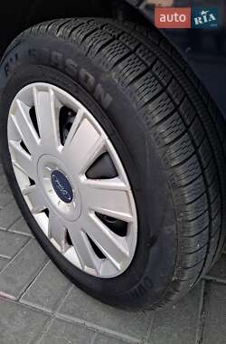 Хэтчбек Ford Fusion 2006 в 