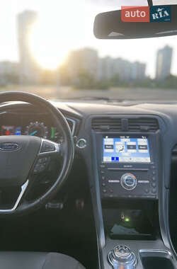 Седан Ford Fusion 2016 в 