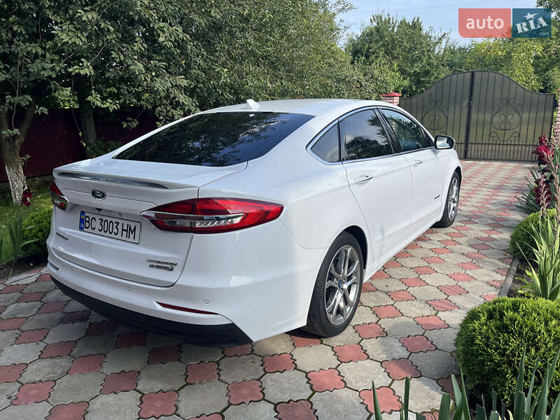 Седан Ford Fusion 2018 в Львові