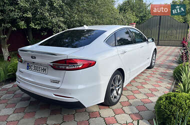 Седан Ford Fusion 2018 в 