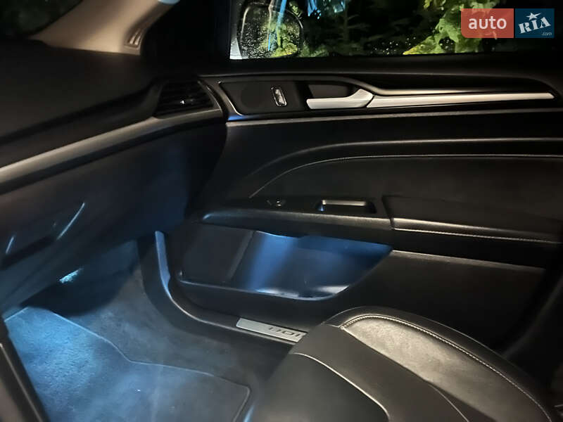 Седан Ford Fusion 2018 в Львові