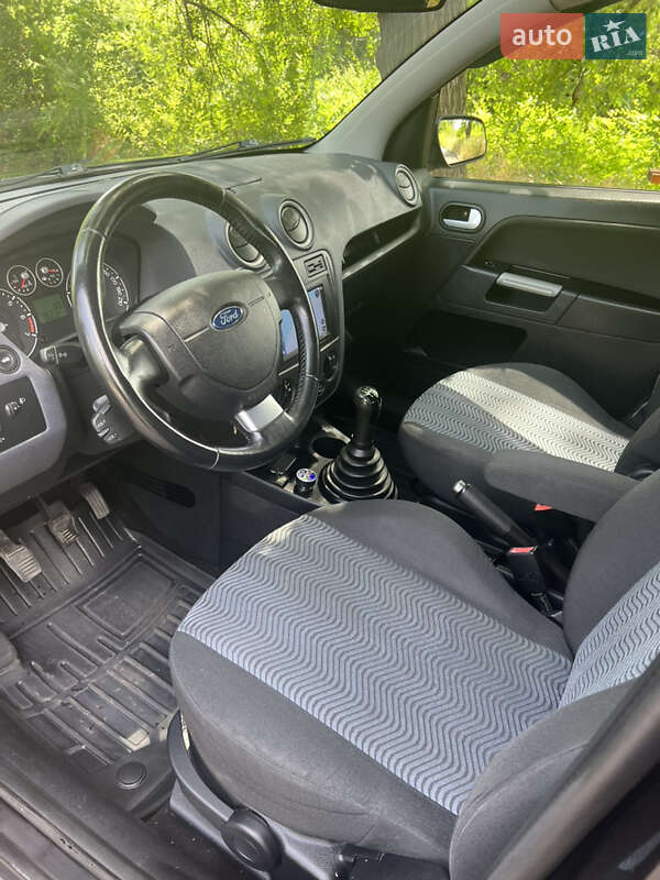 Хэтчбек Ford Fusion 2005 в Верхнеднепровске