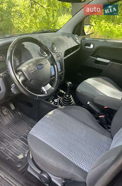 Хэтчбек Ford Fusion 2005 в 