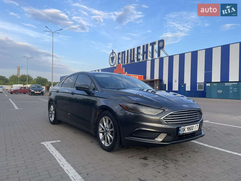 Седан Ford Fusion 2016 в 