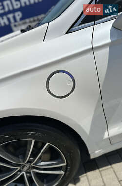 Седан Ford Fusion 2013 в 