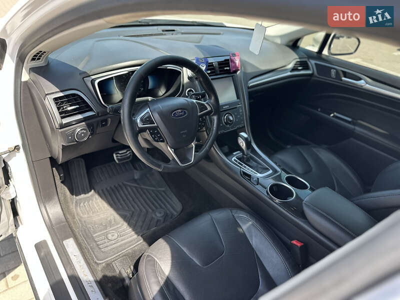 Седан Ford Fusion 2013 в Хусте