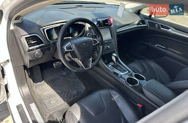 Седан Ford Fusion 2013 в 