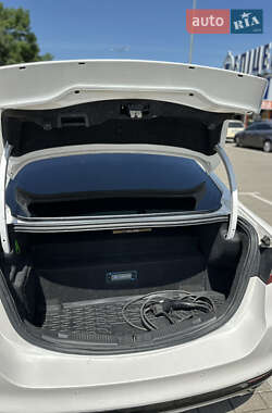 Седан Ford Fusion 2013 в 