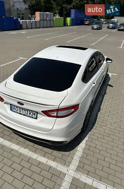 Седан Ford Fusion 2013 в 